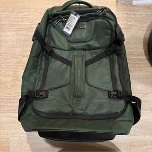 BOYT forest Green carryon luggage NWT$295
